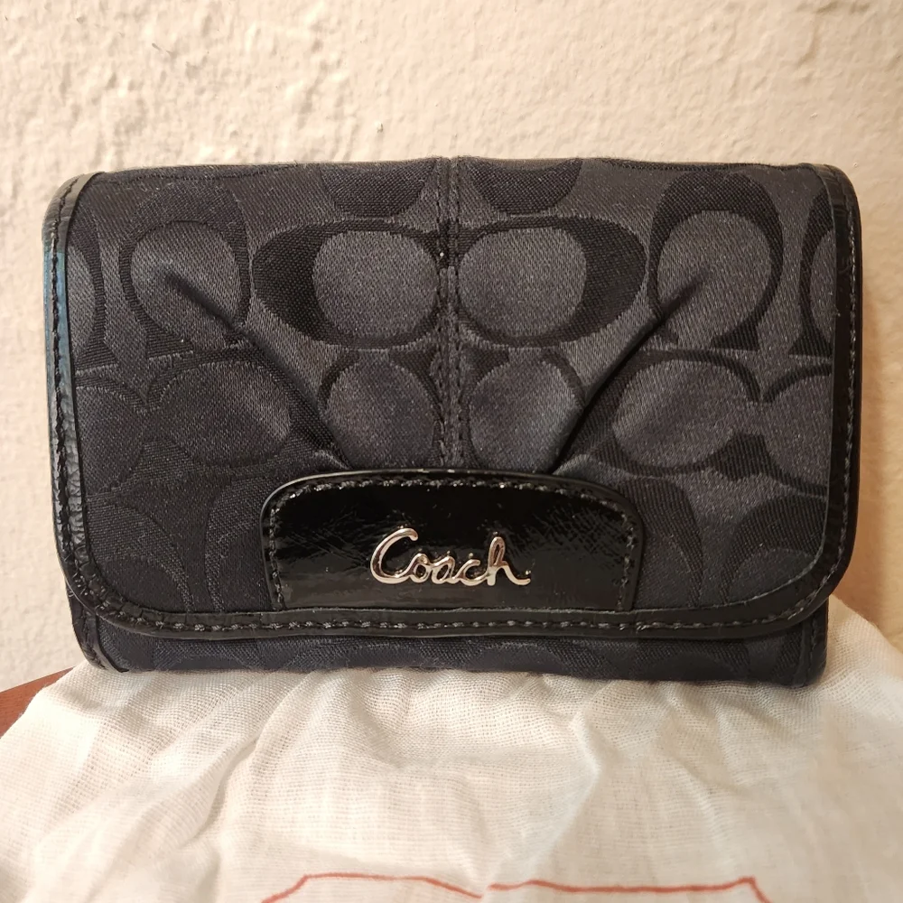 NWT Coach Ashley Compact Clutch Wallet Black - Picture 1 of 7